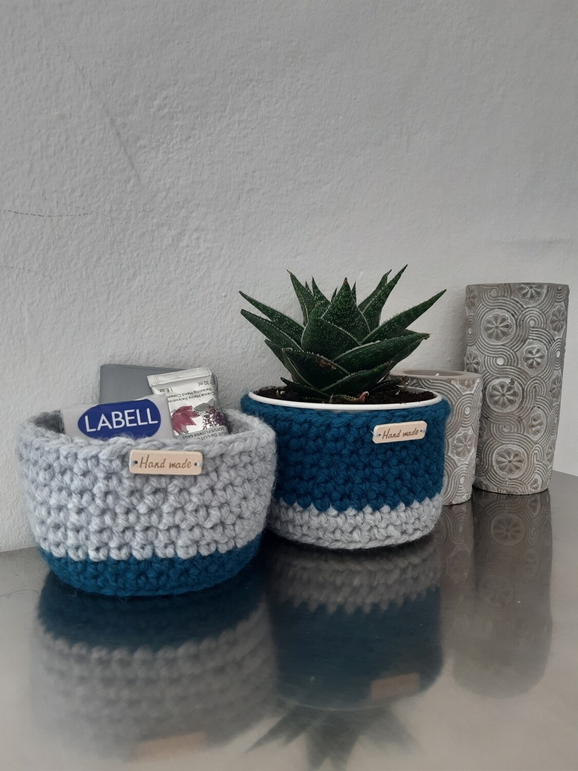 Lot Körfu – deux paniers crochetés à la main par l-Essence-Il-elle en fil  recyclé, utilisés comme cache-pot et vide-poche