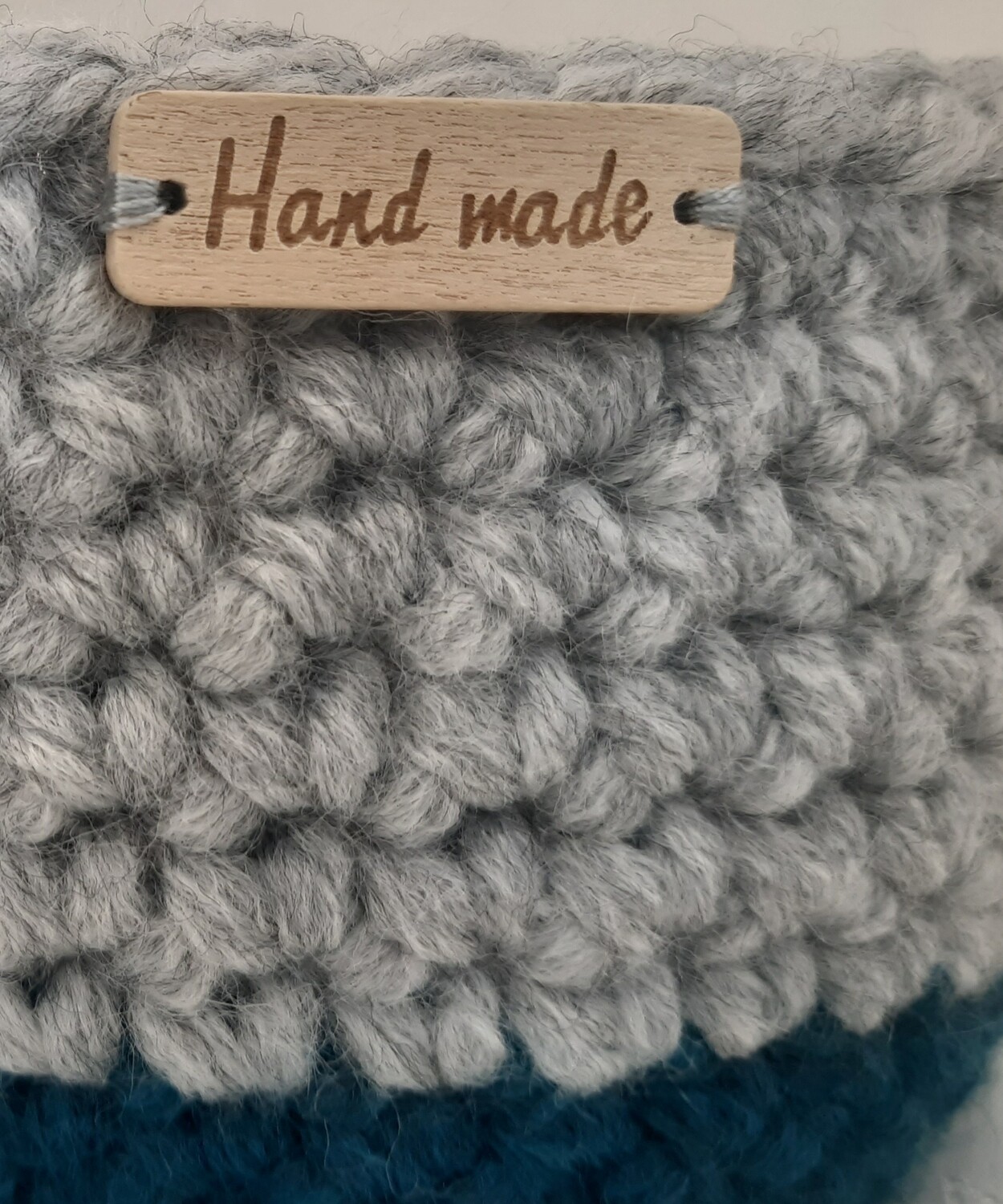 Lot Körfu – deux paniers crochetés à la main en fil gris et bleu canard recyclé - détails finitions crochet