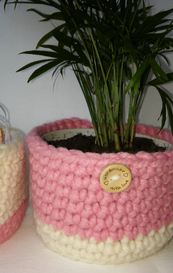 Lot Prinsessa – deux paniers crochetés à la main en fil vanille-fraise recyclé - détail des points crochet et couleurs
