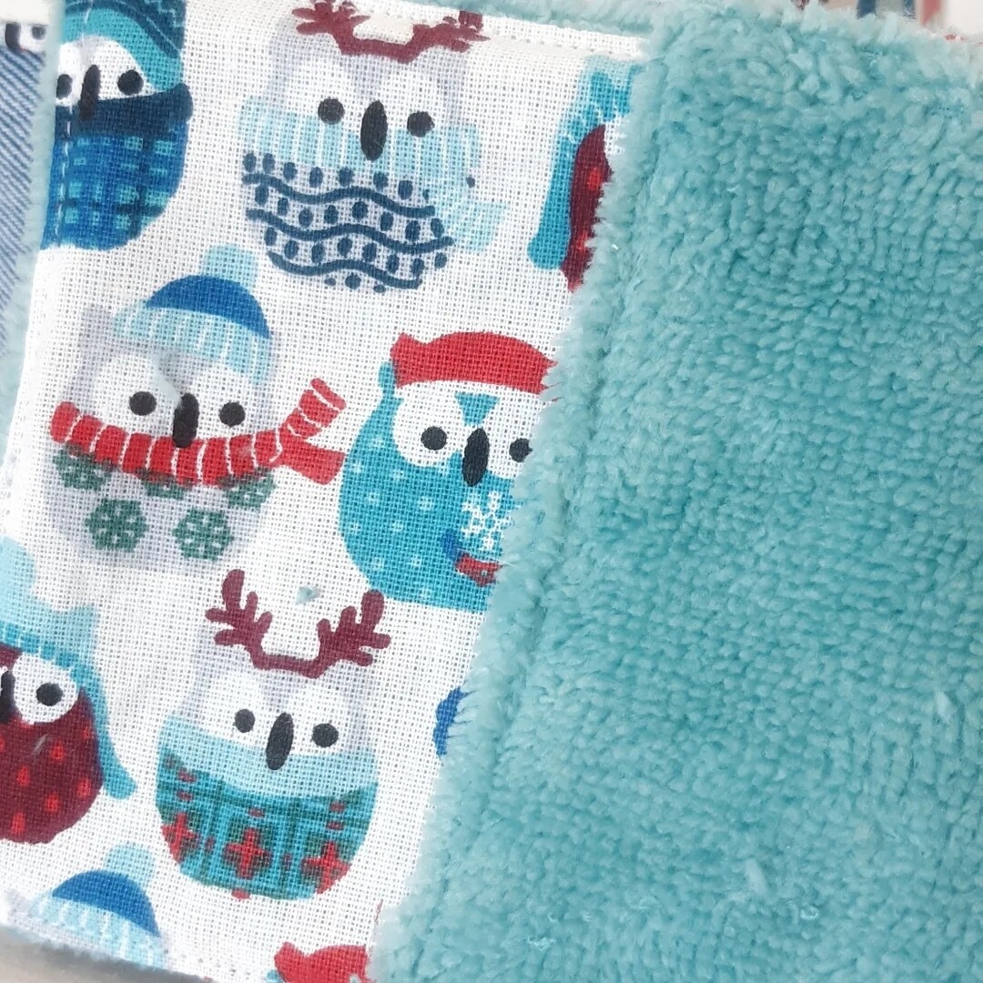 Texture des lingettes Joséphine – coton motif hiboux et éponge de bambou vert d’eau  toute douce