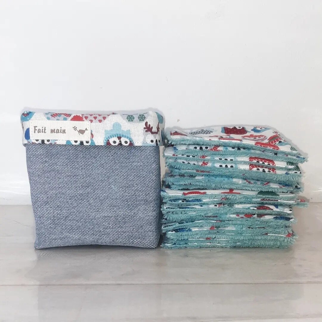 Panier Joséphine en jean recyclé et 20 lingettes lavables hiboux et éponge vert d’eau à côté - zéro déchet l essence il elle