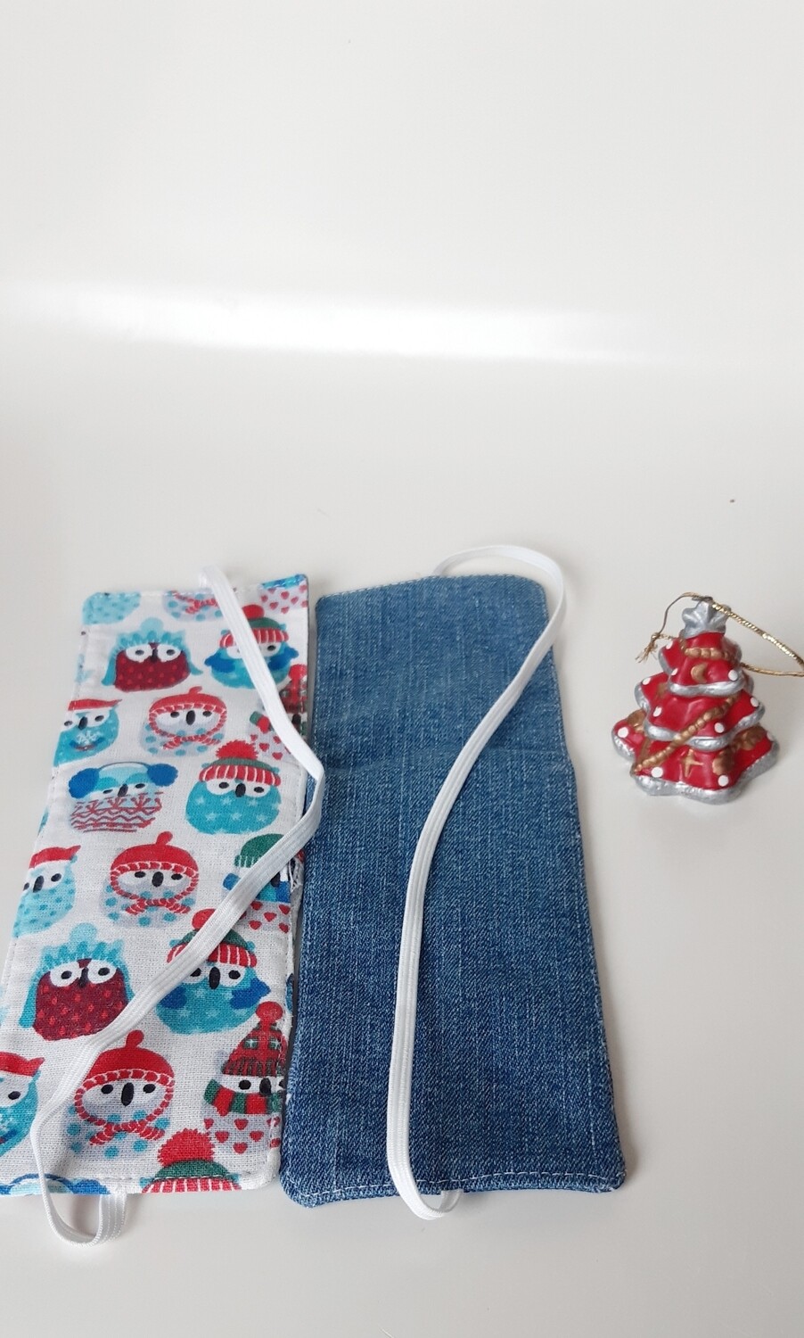 Lot Twila – deux marque-pages cousus main en jean recyclé et tissu hiboux bleu - détails finitions et couleurs