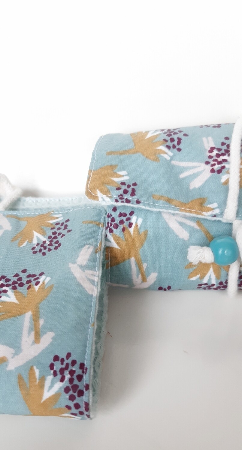 Lot Stann – deux étuis imperméables cousus main pour savon et shampoing solide - détail fintions et motifs coton enduit