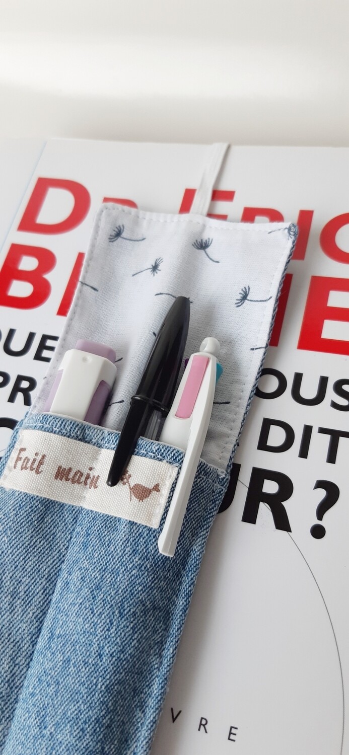 Marque-page Hanu cousu main en jean recyclé et tissu coton - détail contenance, finitions et couleurs