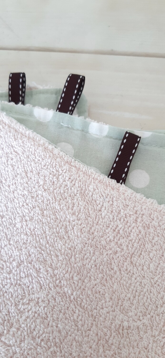 Détail éponge de coton et cordon du modèle lavable Laini, très absorbant
