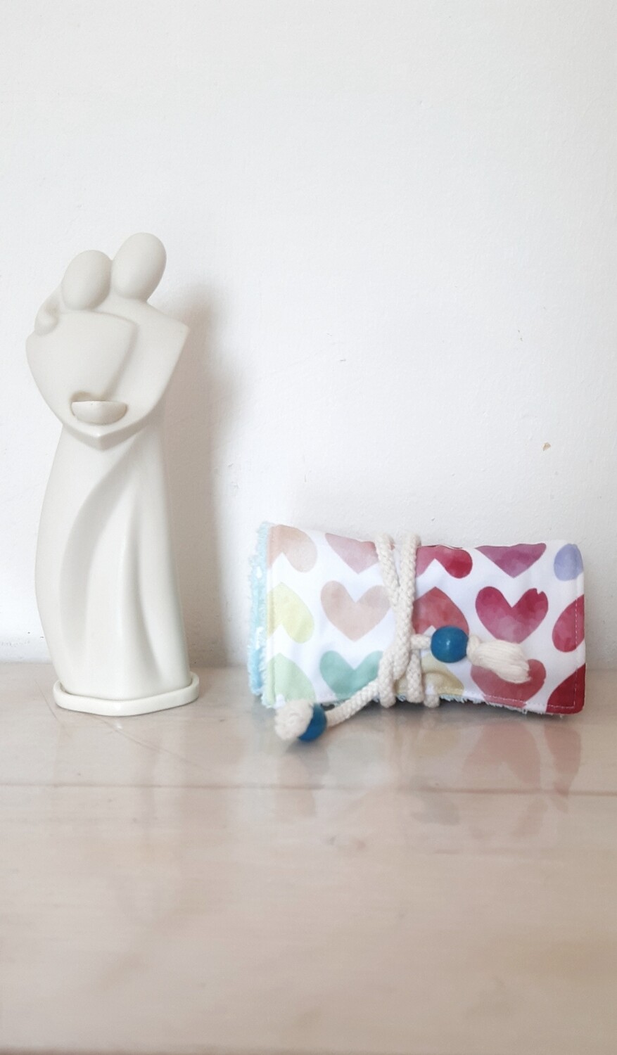 Lot Moyo – deux étuis imperméables cousus main pour savon et shampoing solide, en tissu PUL à cœurs pastel