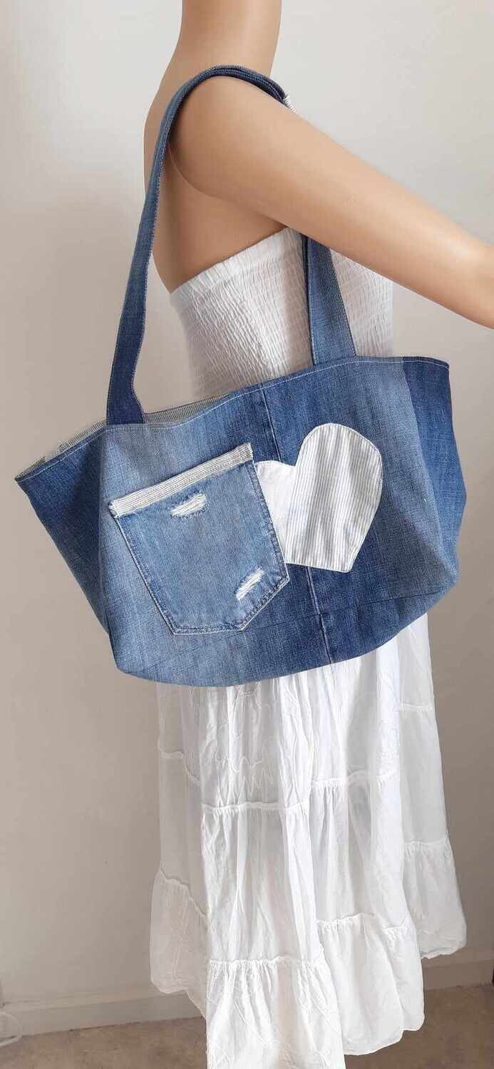 Sac Anthelme cousu main en jean recyclé et doublure en chemises découpées à rayures grises et bleues