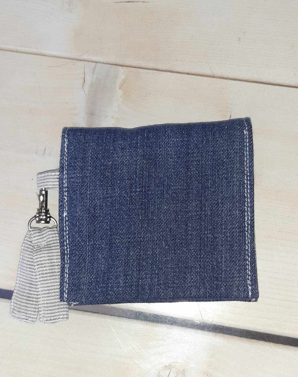 Porte-monnaie assorti au sac Anthelme – jean recyclé et doublure en chemise à rayures