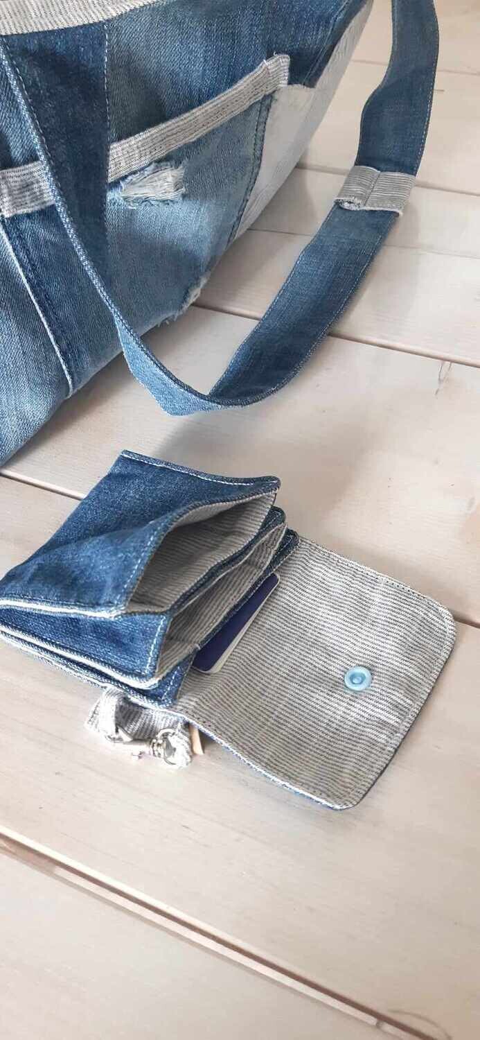Porte-monnaie assorti au sac Anthelme – jean recyclé et doublure en chemise à rayures