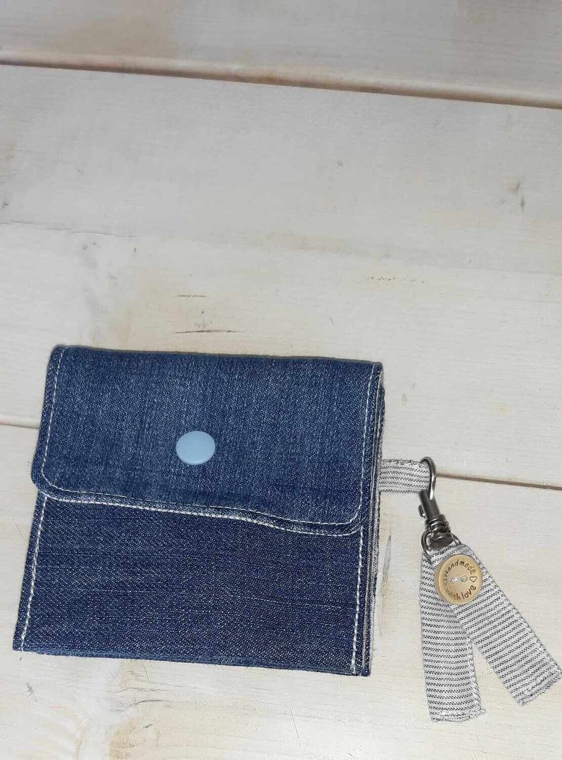 Porte-monnaie assorti au sac Anthelme – jean recyclé et doublure en chemise à rayures