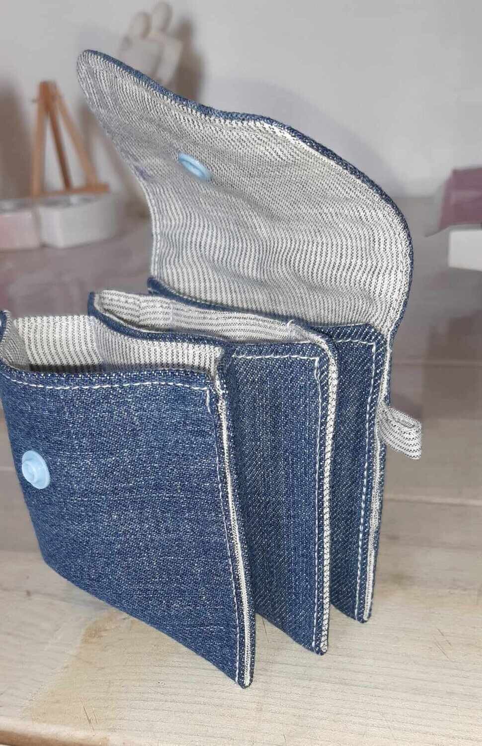 Porte-monnaie assorti au sac Anthelme – jean recyclé et doublure en chemise à rayures