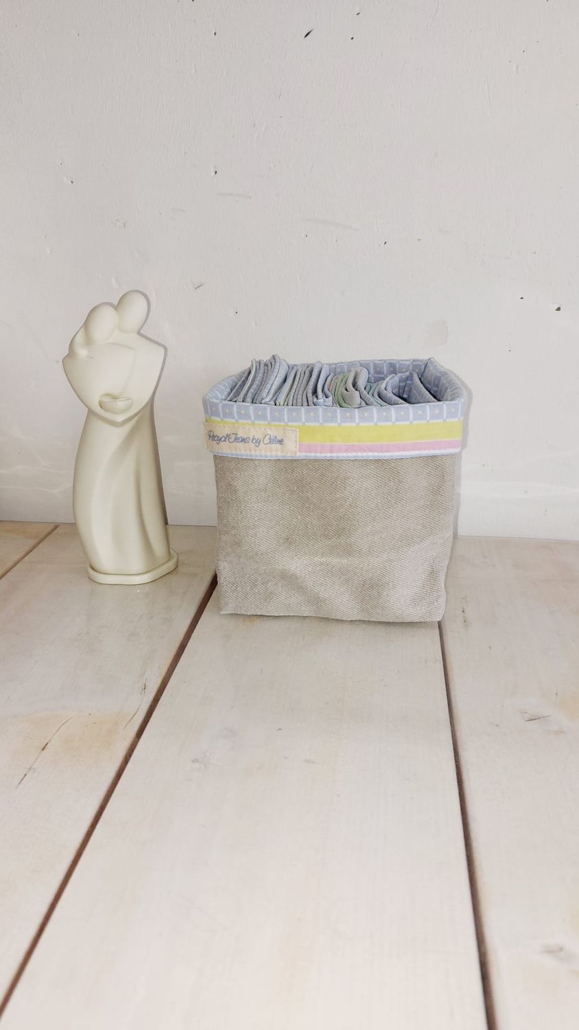 Serviettes MosaÏque lavables en coton rangées dans leur panier en jean recyclé - zéro déchet cuisine