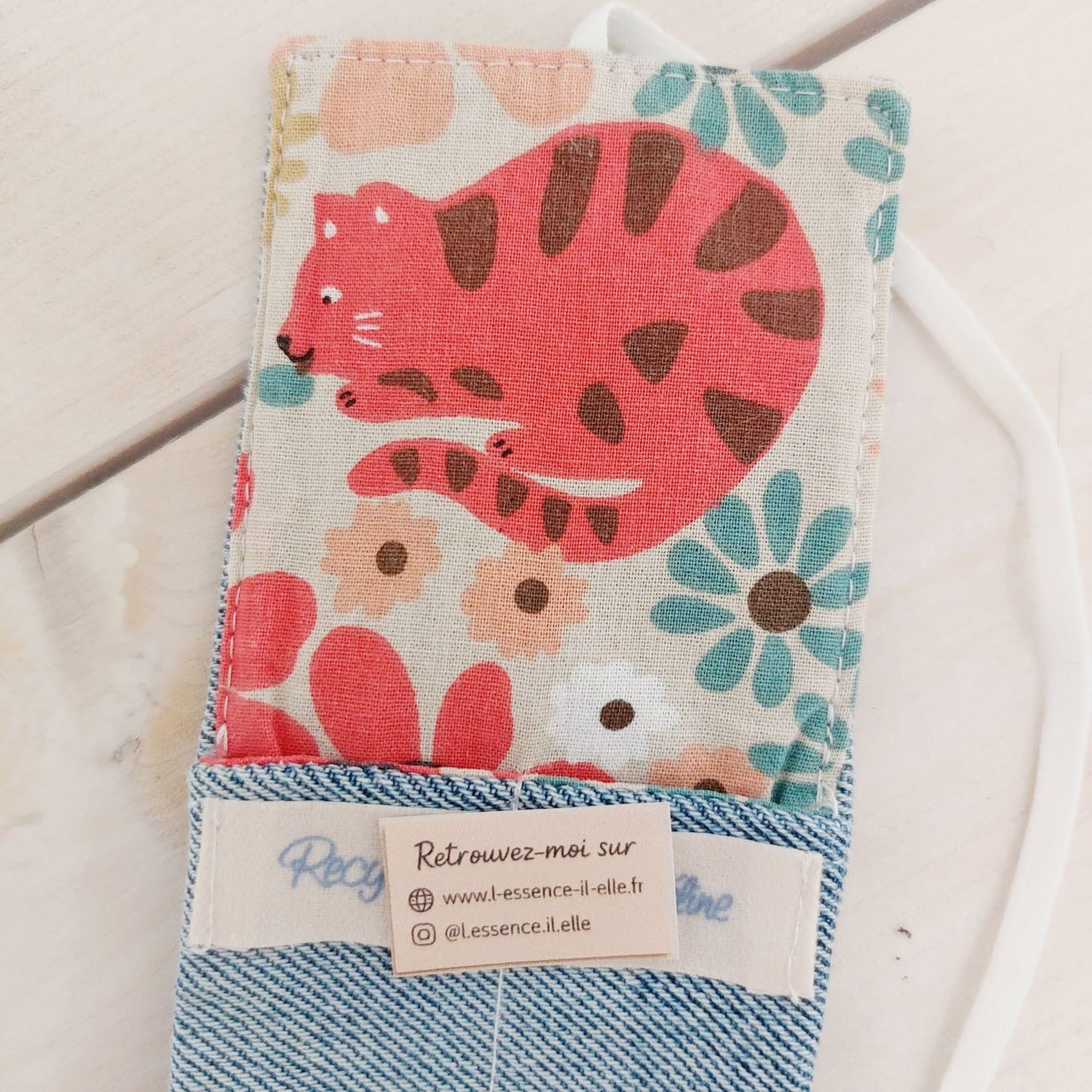 Marque-page Félinéa en jean recyclé et chute de tissu neuf - Détails motifs et finitions couture