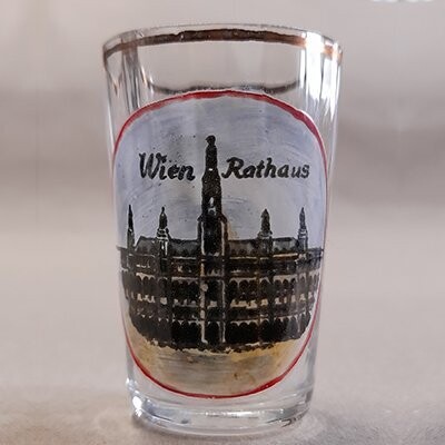 Schnapsglas-Rathaus