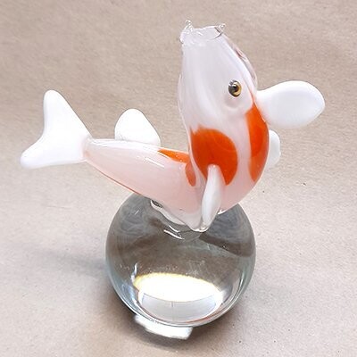 Koi Fisch auf Glaskugel