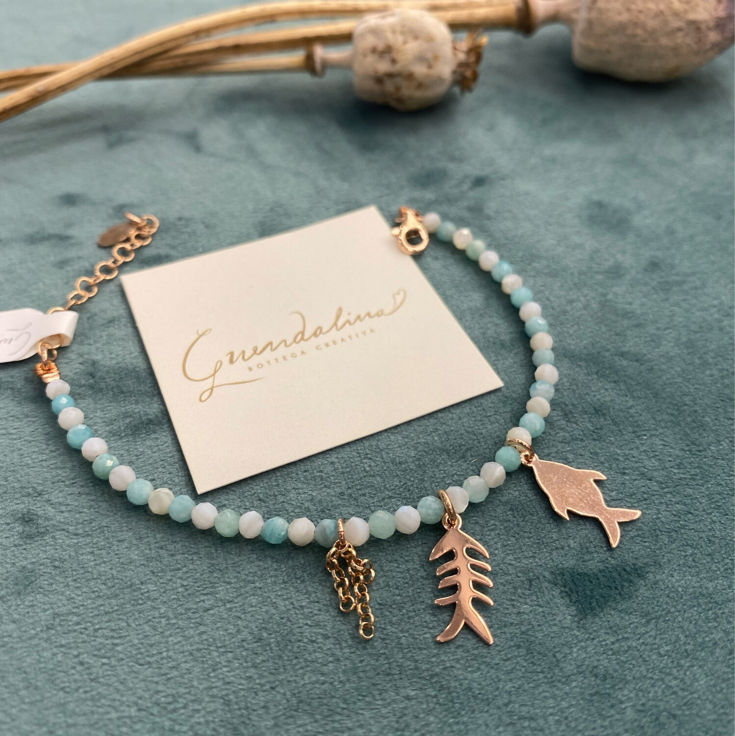 Bracciale collezione Charms acqua, modello: acquamarina e cristallo di rocca , charms lisca di pesce e pesce