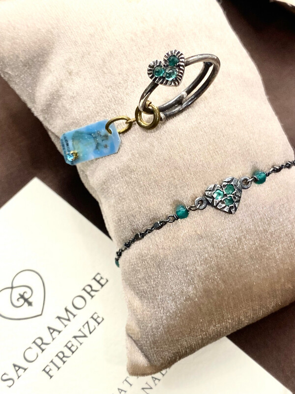 Bracciale e anello centrale cuoricino smeraldi