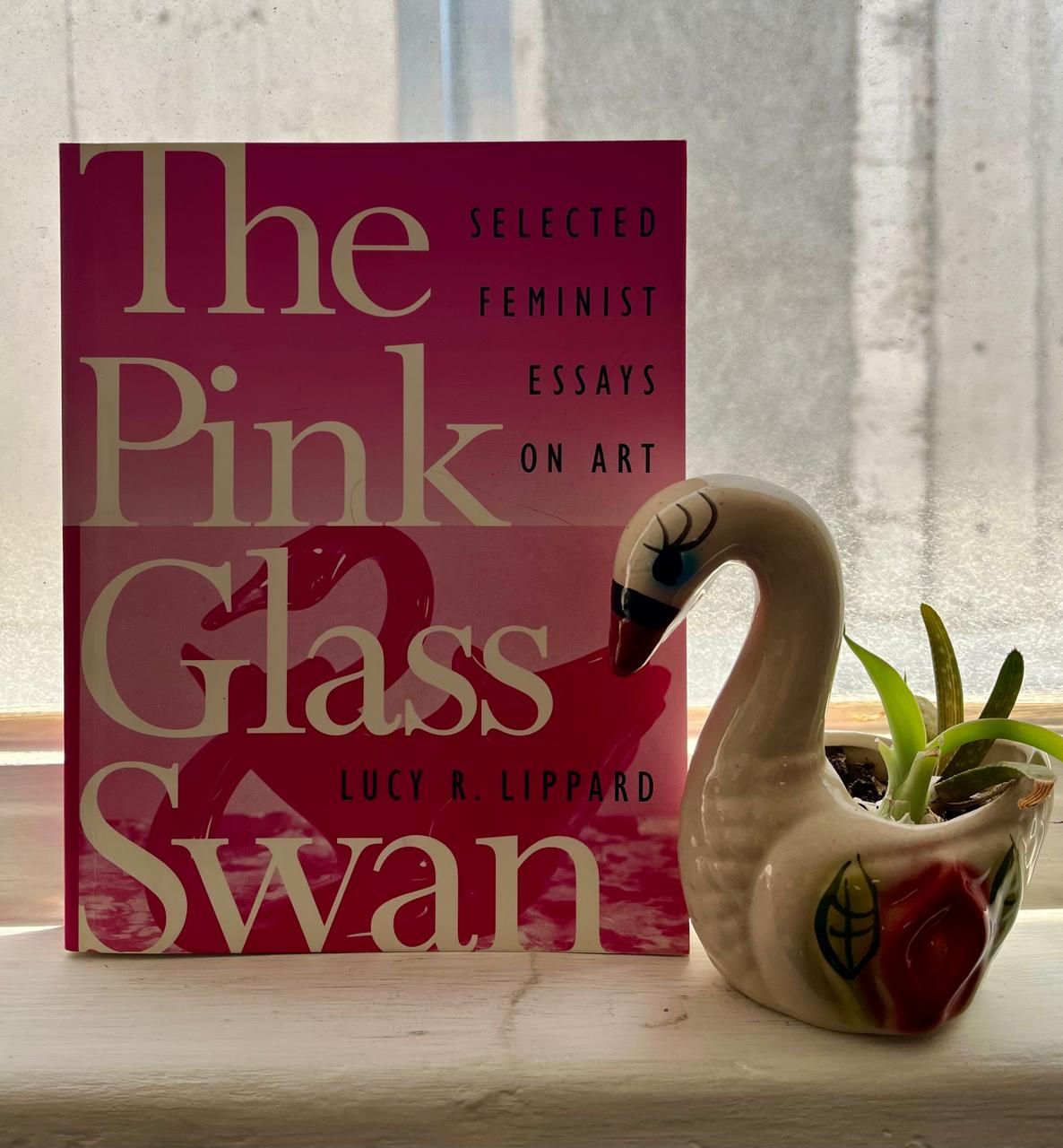 The Pink Glass Swan: Selected Essays on Feminist Art by Lippard, Lucy R.