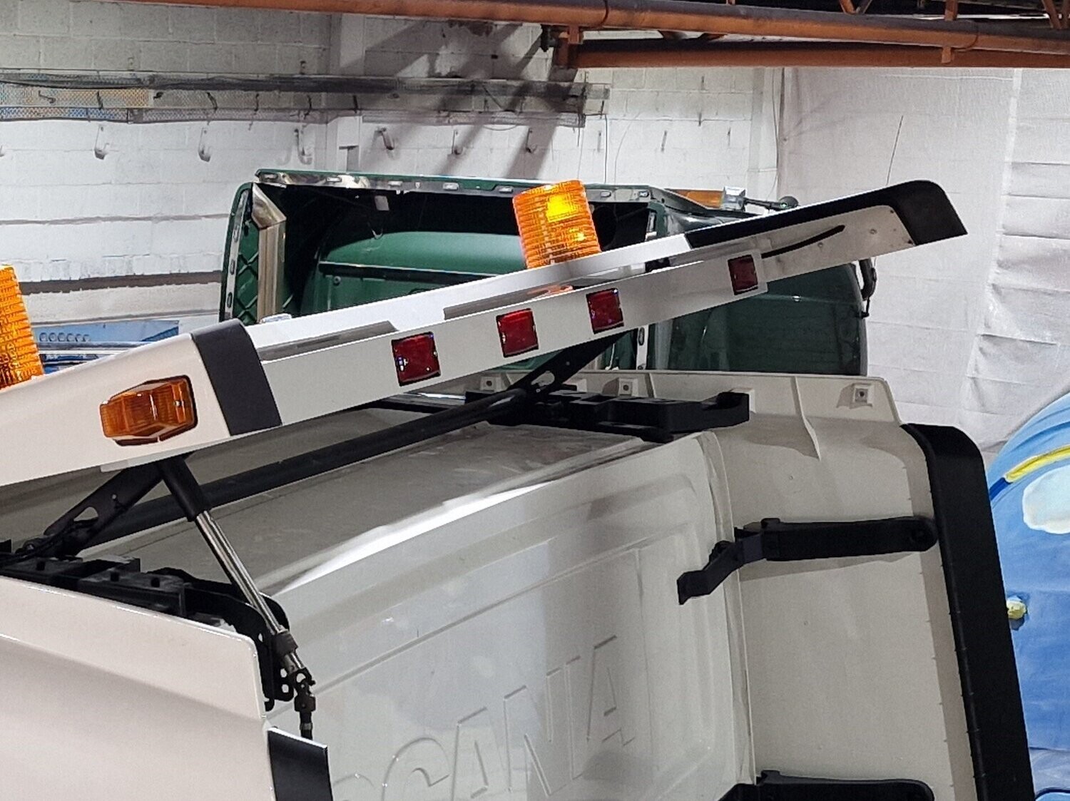TW REAR TOP LIGHT BAR SCANIA NG