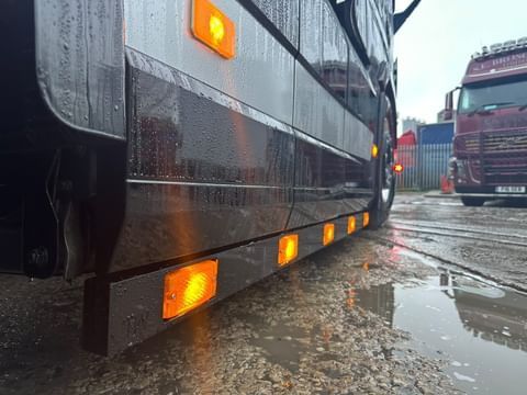 TW SIDE BARS VOLVO V4