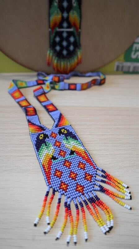 Collier perroquets bleu violet
