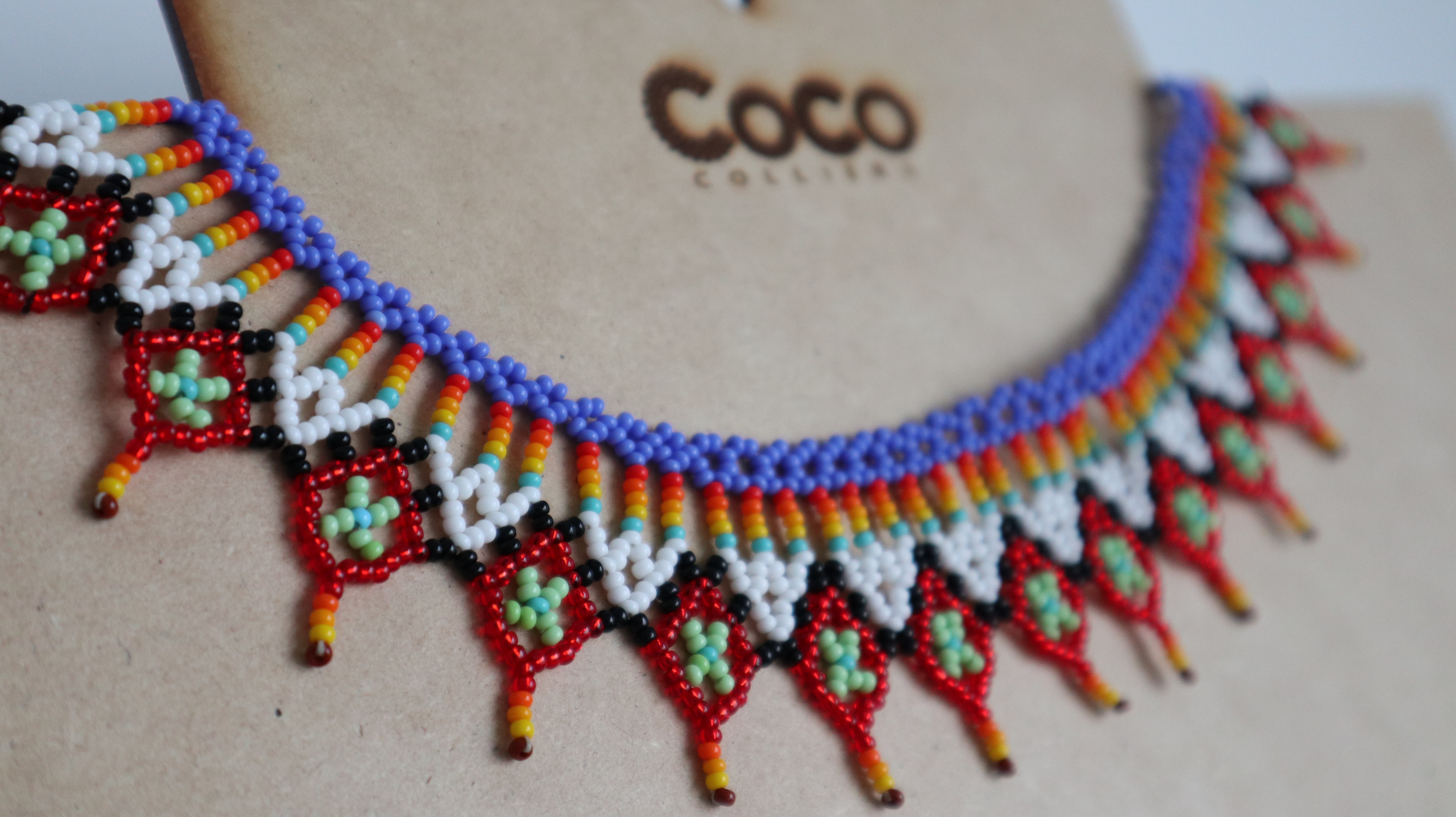 Collier couronne colorée