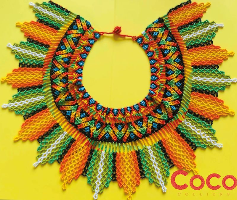 Collier couronne étoile complexe