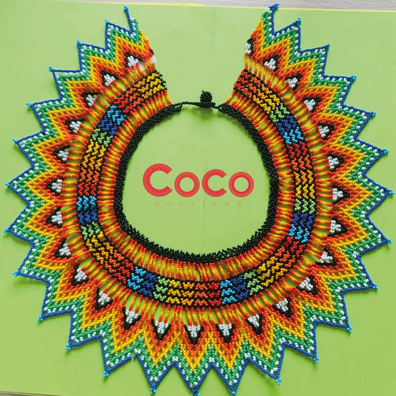 Collier couronne étoile complexe