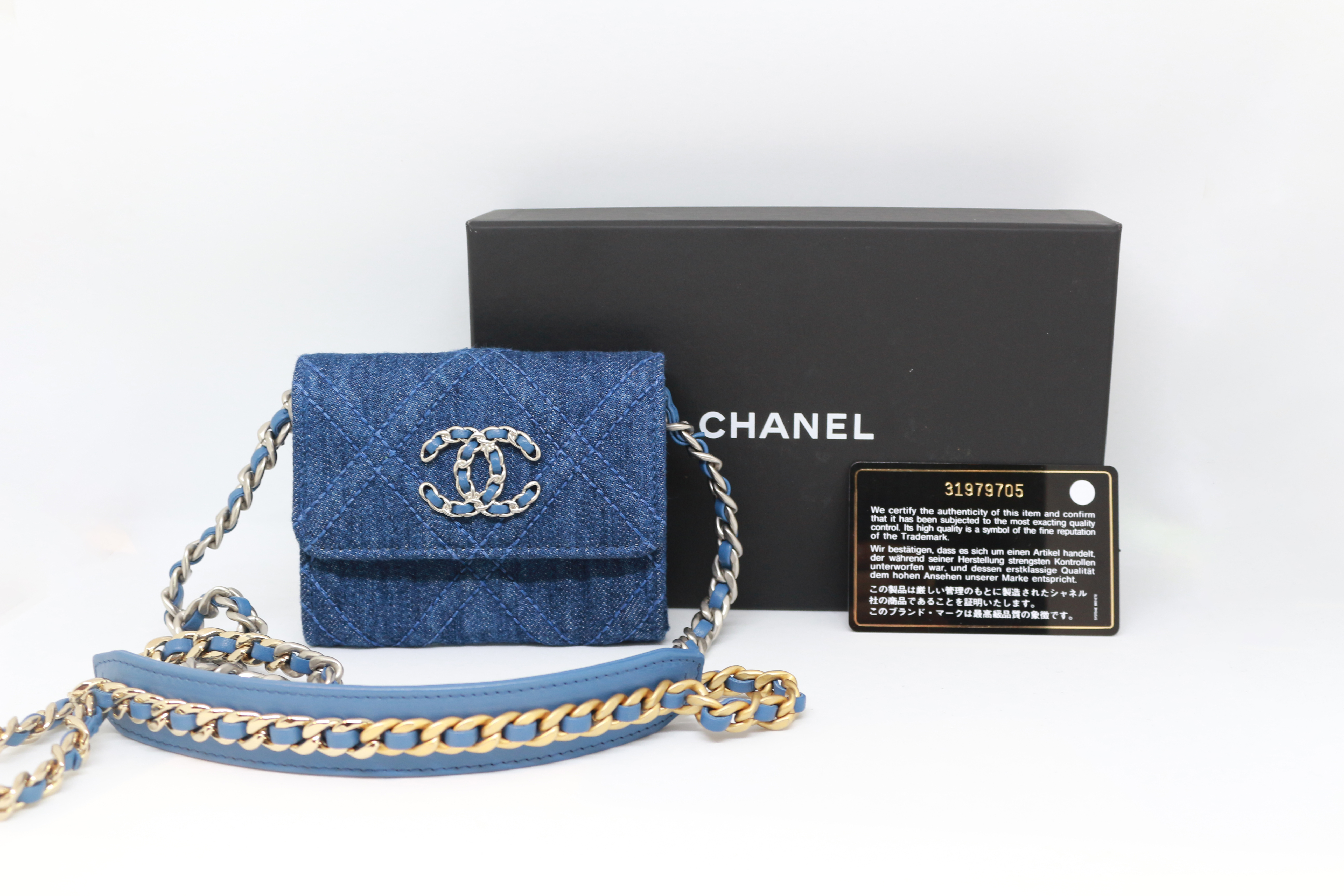 Chanel 19 Chanel Tasche 19 mini Blau Golden Hellblau Türkis Leder ref.225241