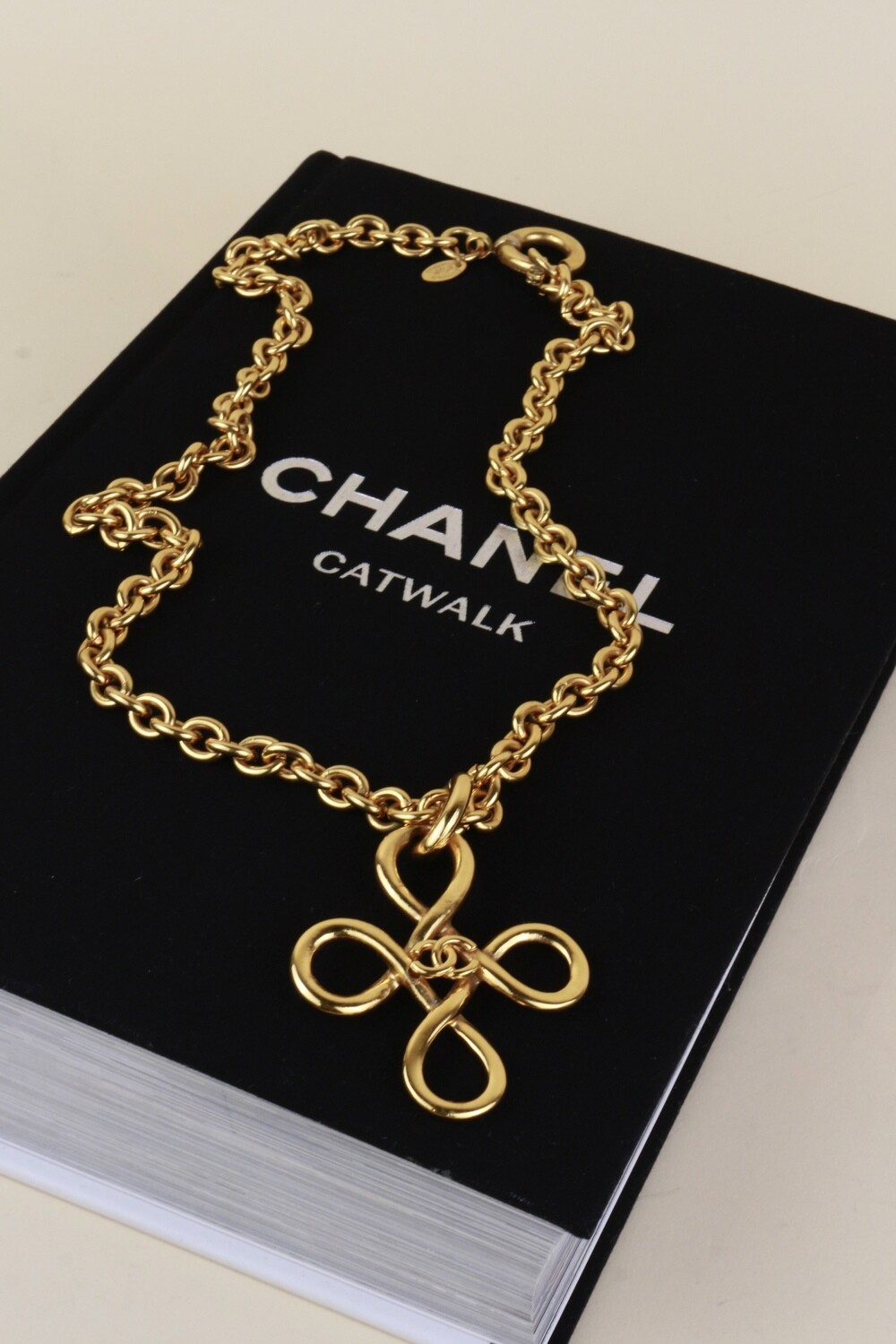 Chanel necklace vintage gold
