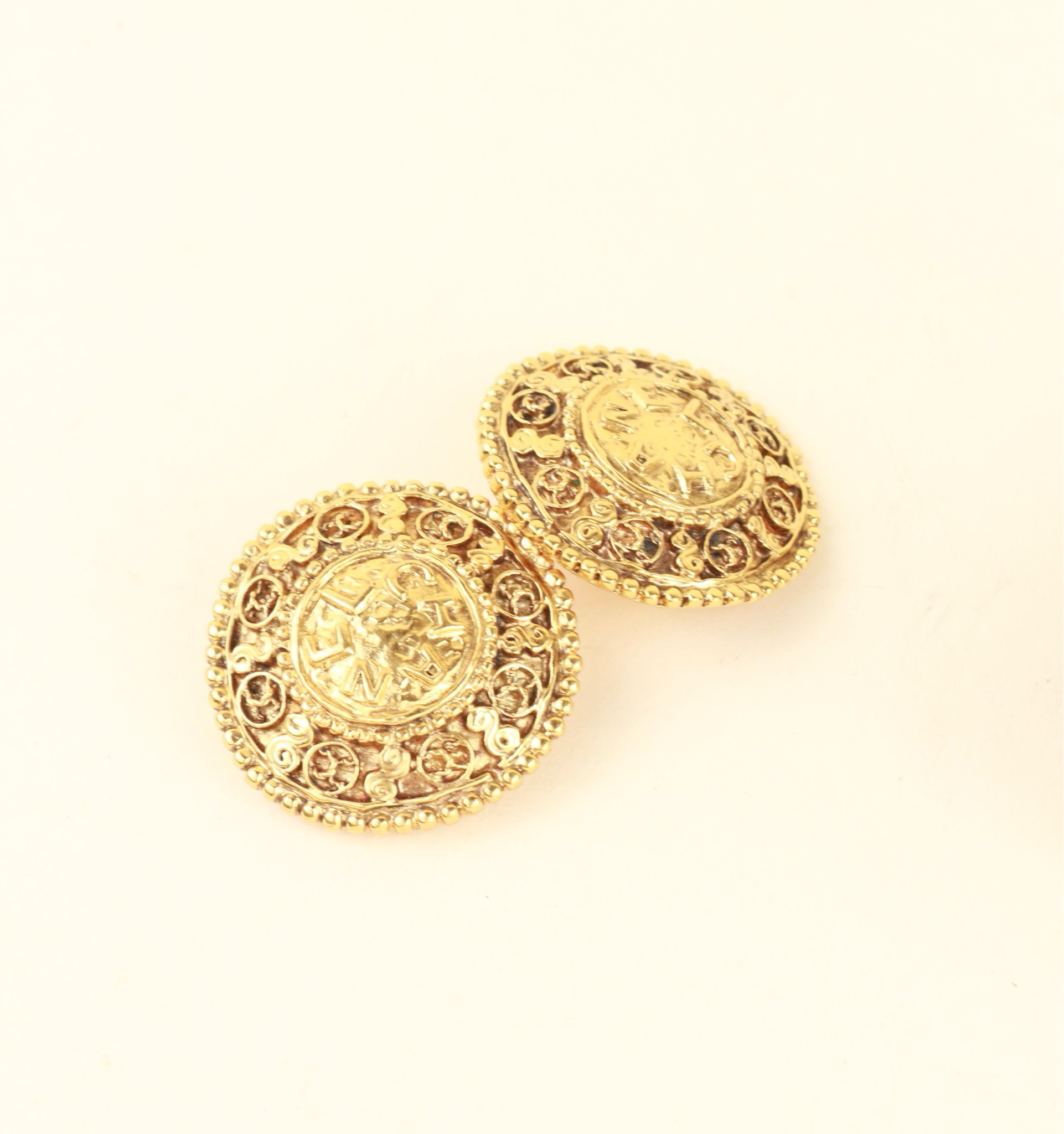 Chanel Clip-on earrings gold vintage