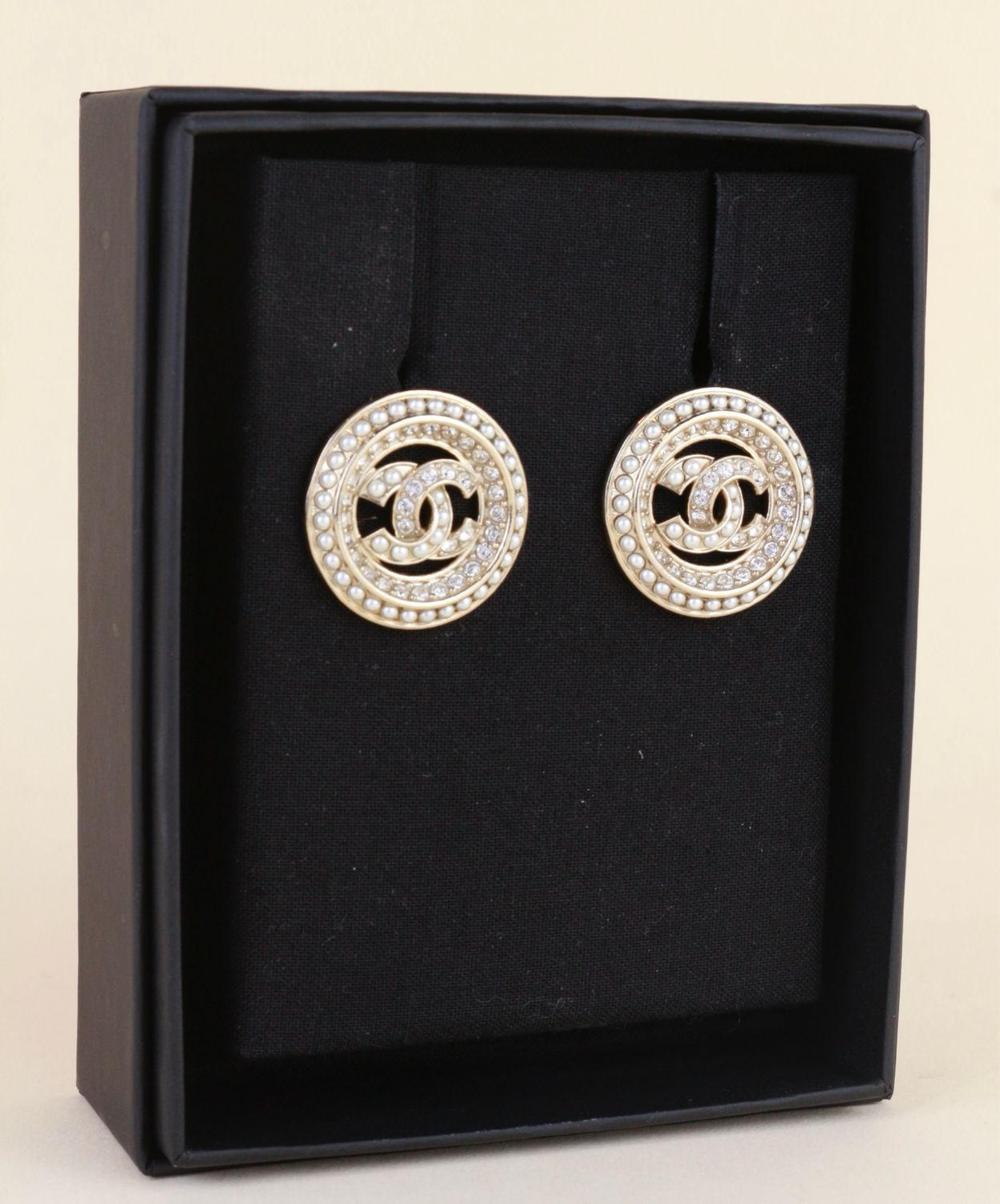 ​Chanel earrings with rhinestones and pearls