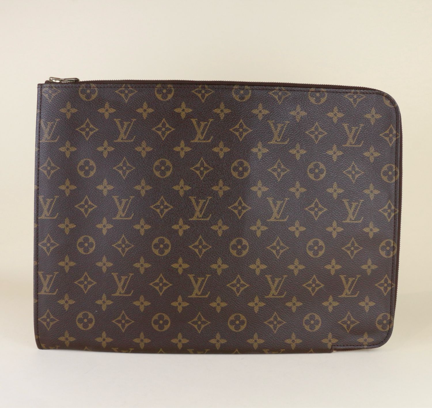 ​Louis Vuitton Laptop Sleeve Monogram