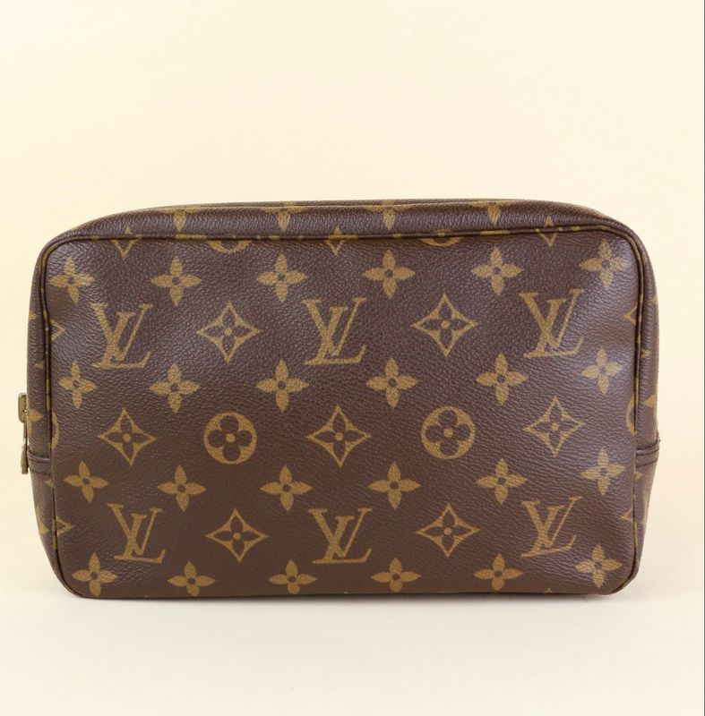 Louis Vuitton Trousse 23