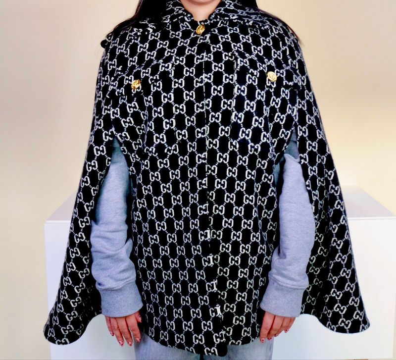 ​Gucci wool cape black and white GG