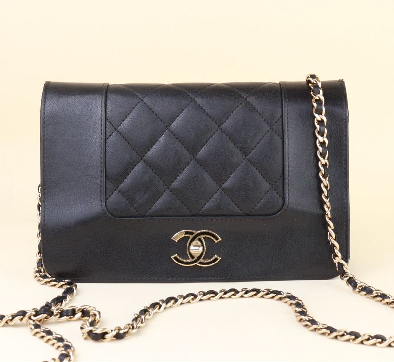 Chanel wallet on chain