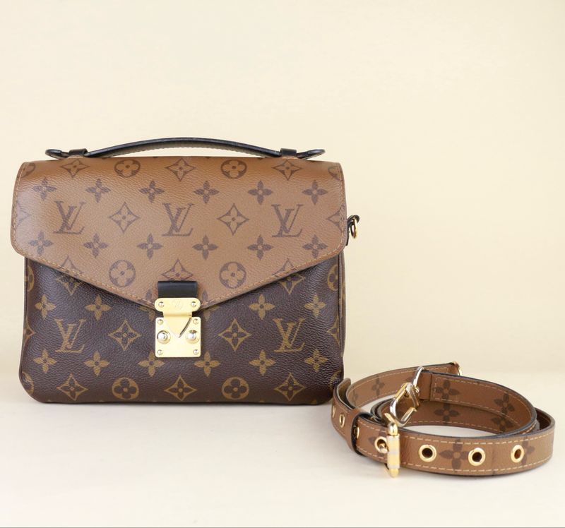 Louis Vuitton Pochette Metis in Monogram Reverse