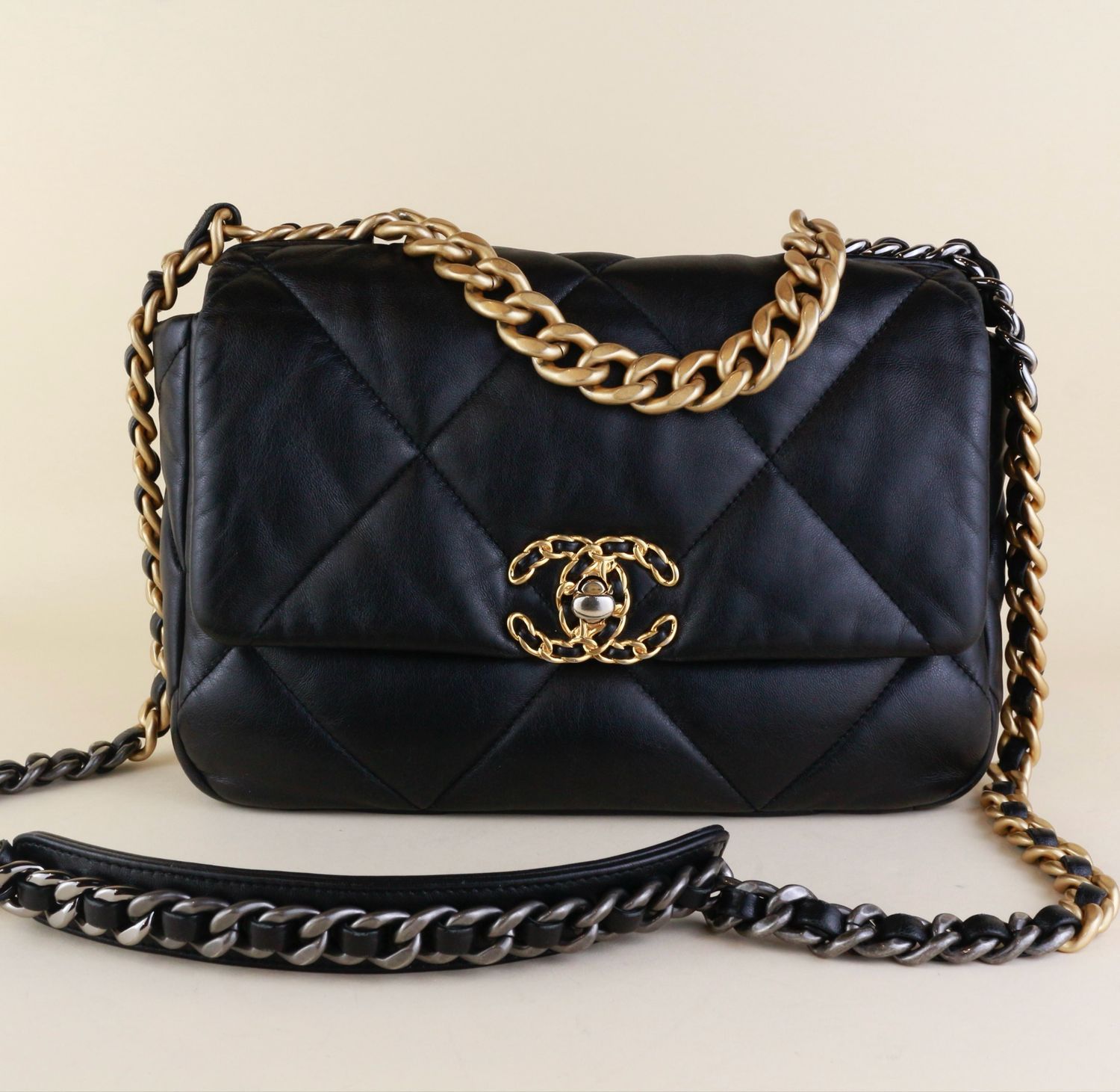 Chanel 19 small