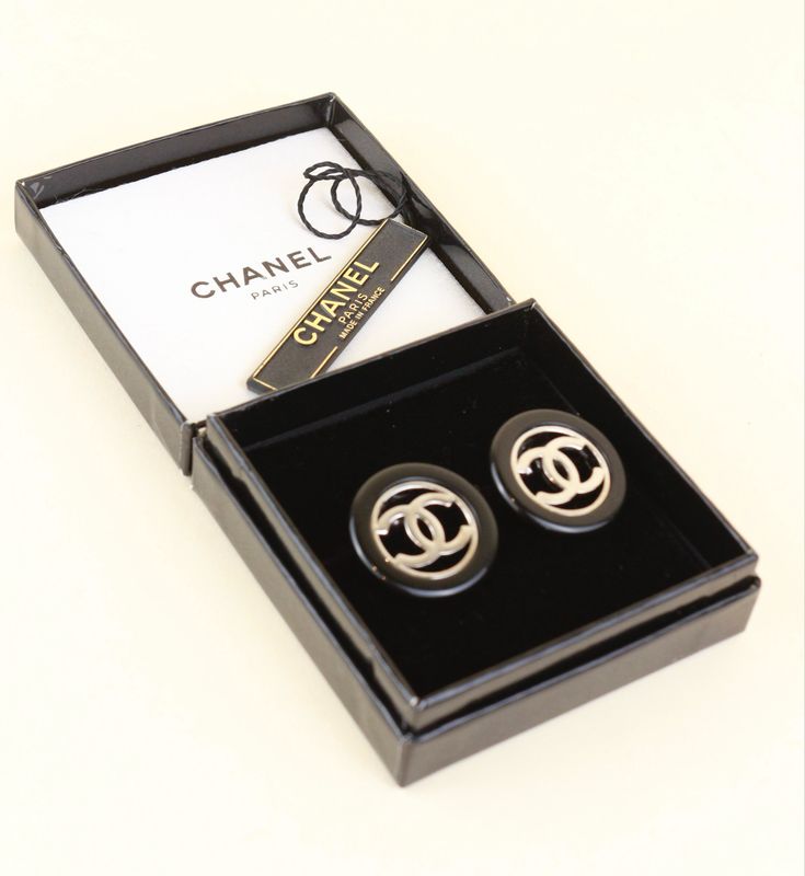 ​Chanel earrings Silver and Black