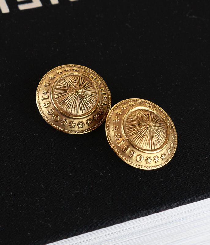 ​Chanel Clip-On Earrings Gold