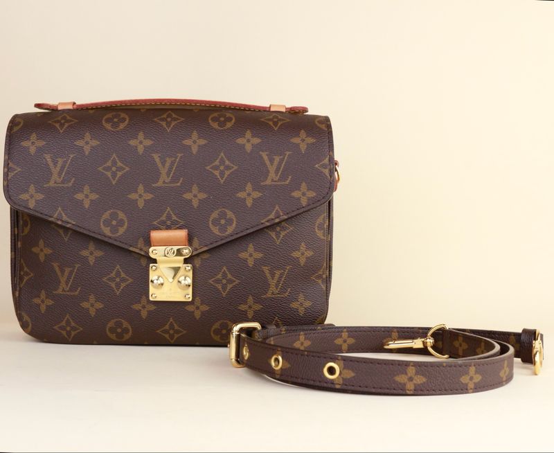 Louis Vuitton Pochette Métis