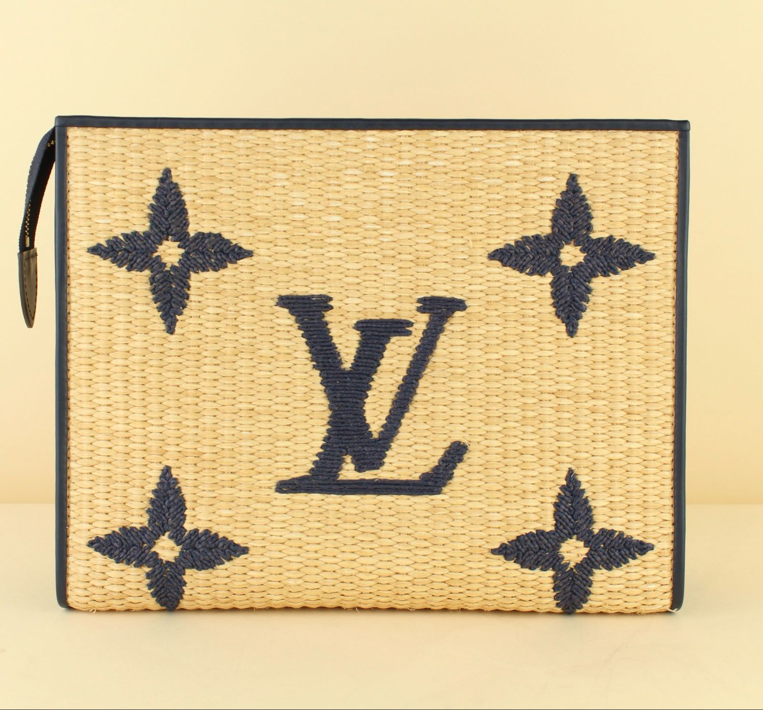 Toiletry 26 raffia giant monogram