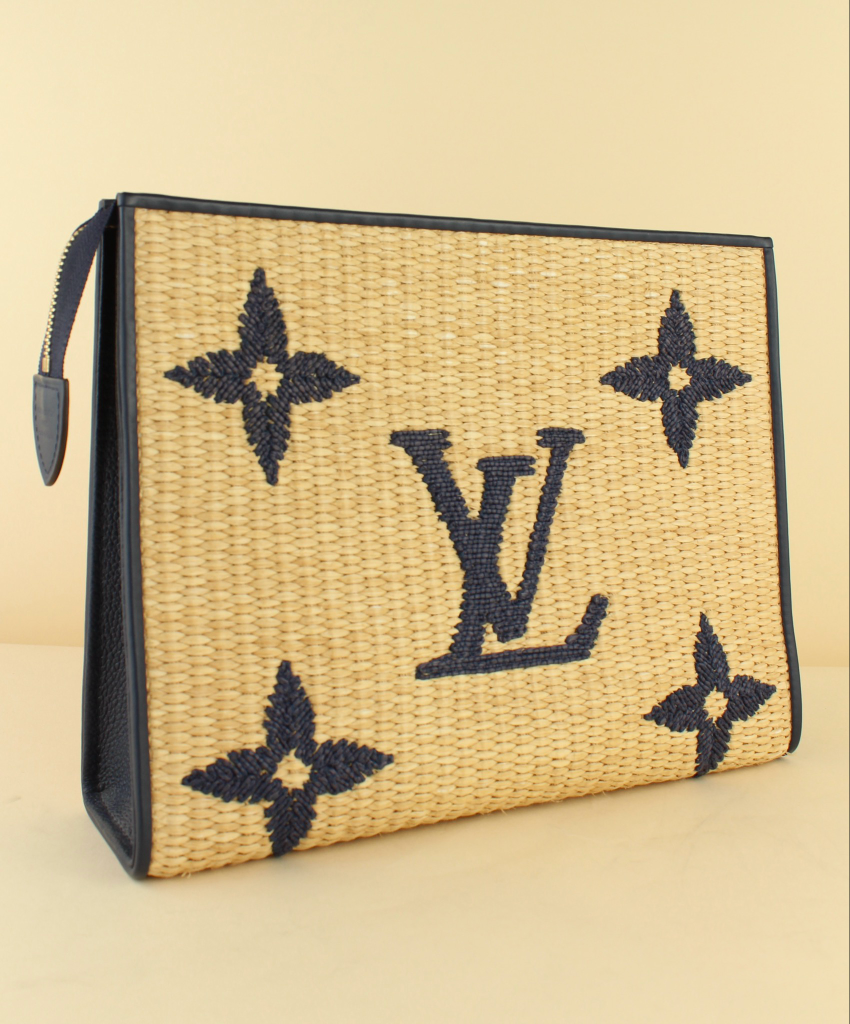 Toiletry 26 raffia giant monogram