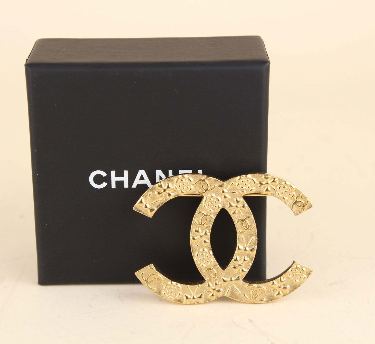 Chanel Broche CC