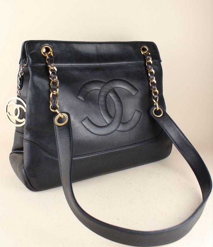 Chanel Vintage Shopper