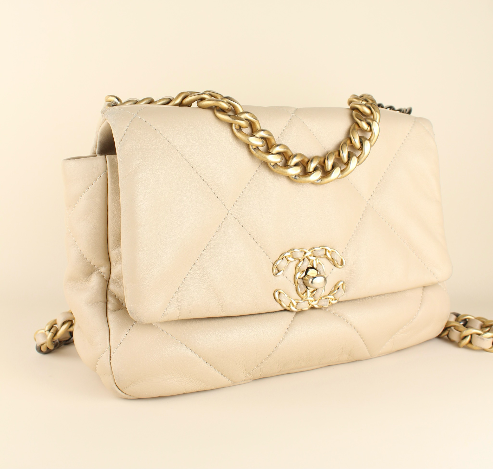 Chanel 19 Beige