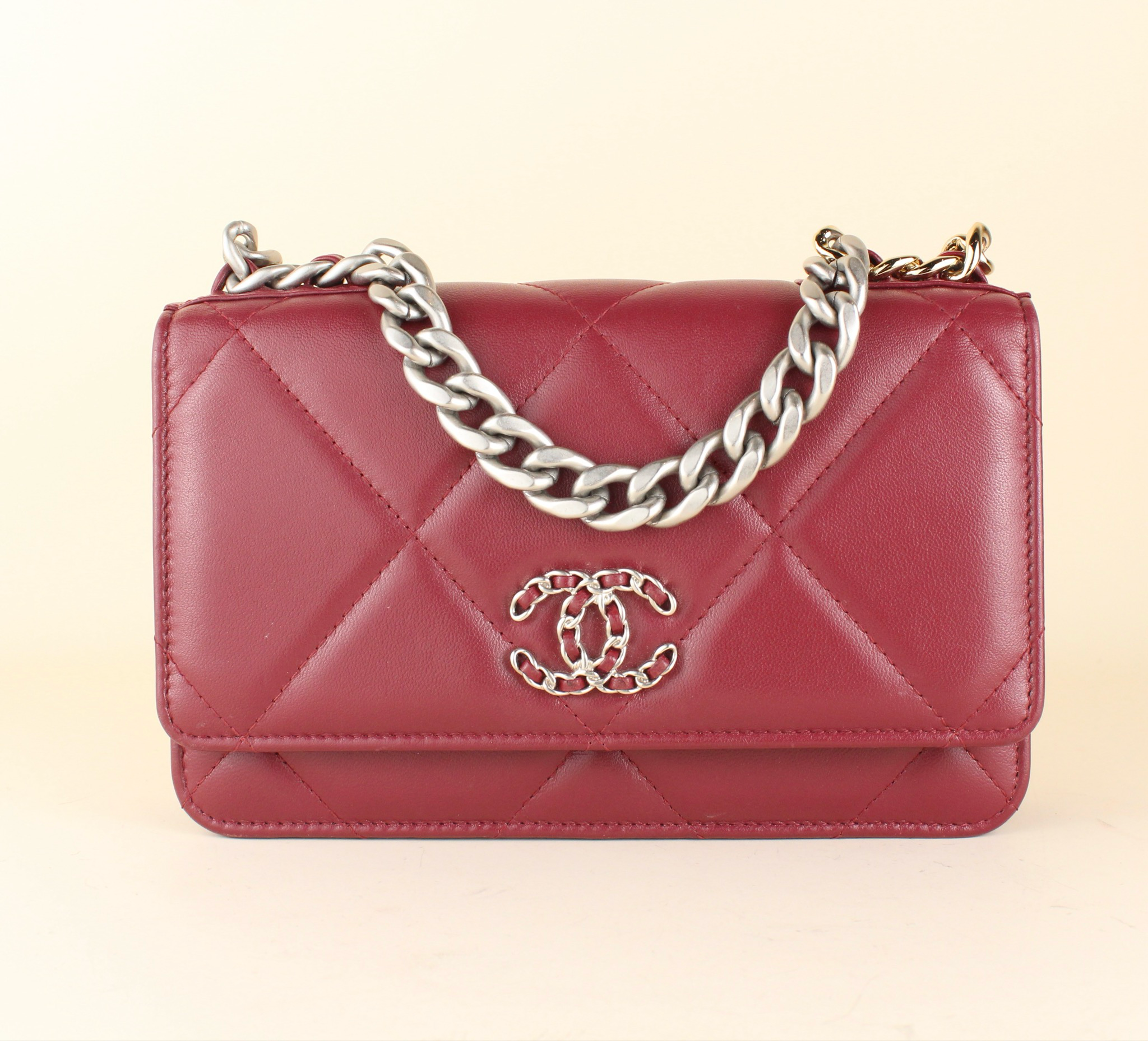 Chanel 19 Wallet on Chain Burgundy