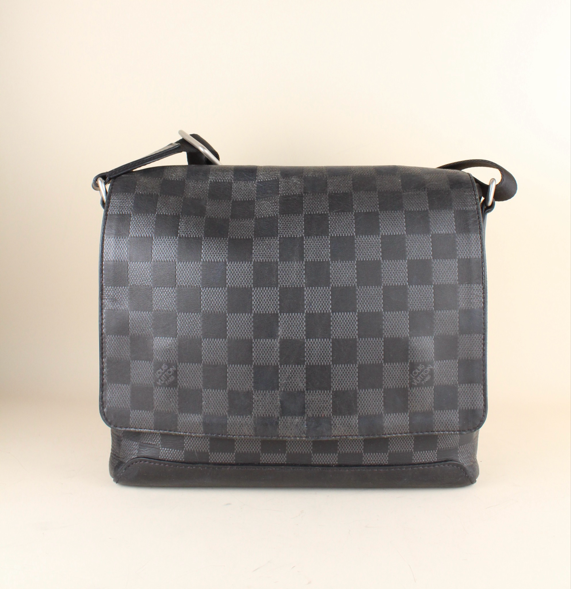 District PM Damier Graphite