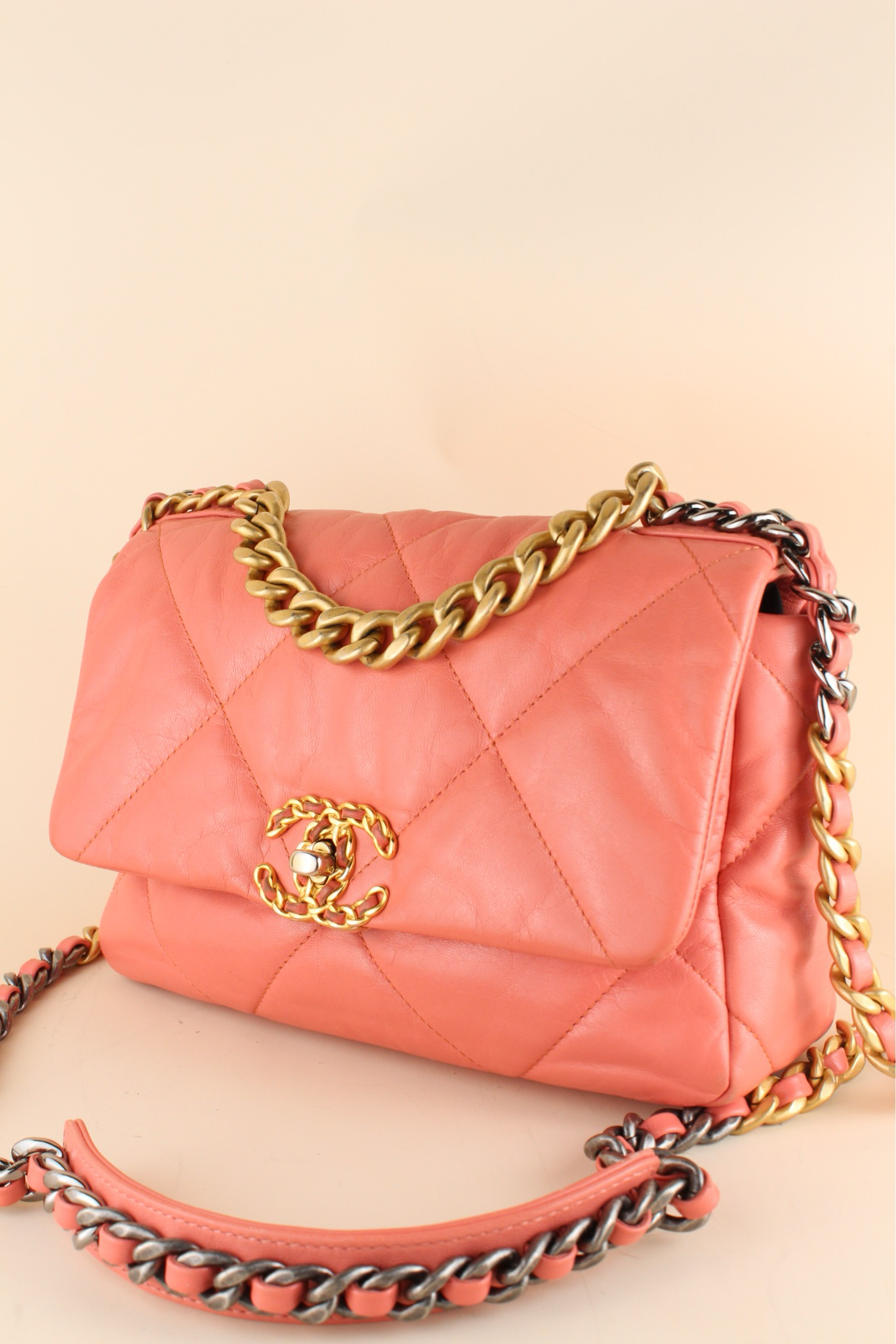 Chanel 19 small