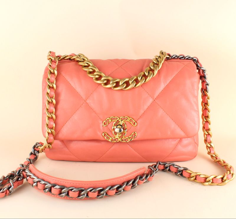 Chanel 19 small